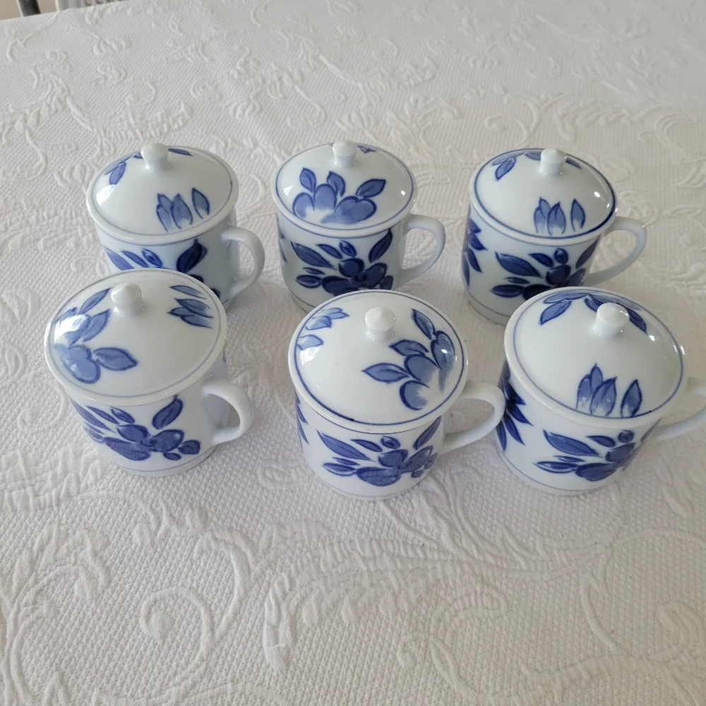 Williams & Sonoma porcelain teacups with lids